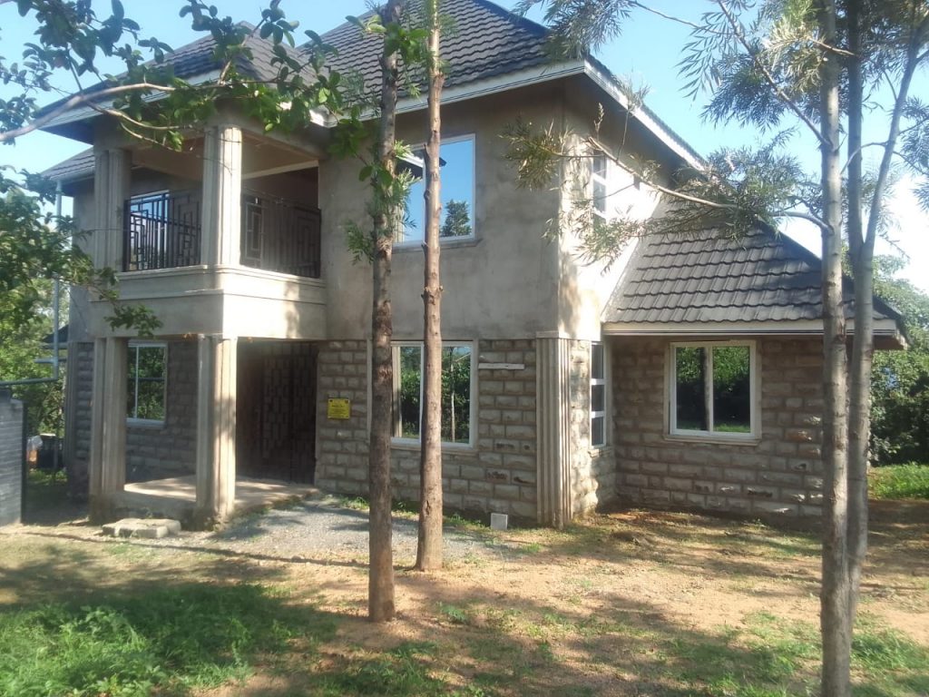 Außenansicht vom Waisenhaus in Kisumu, Kenia, Afrika. Gebaut und eröffnet in 2025 von Kinderhope CBO e. V. Dort wird Kindern in Not Schutz und Perspektiven gegeben.